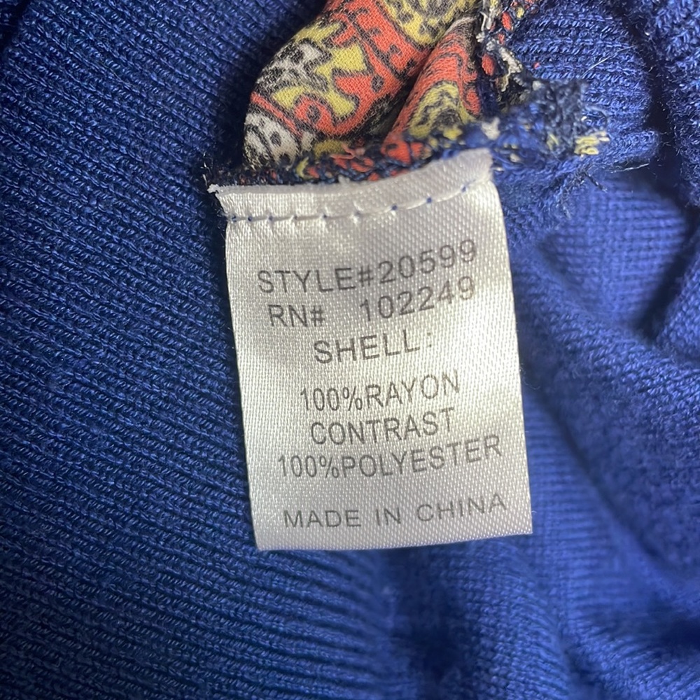 *SOLD* Sweater, Lightweight - Picture 8 of 8
